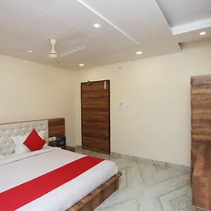 *** Hotel Oyo Flagship 22216 Sai Palace India